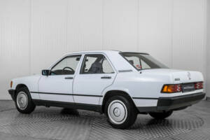 Image 7/50 de Mercedes-Benz 190 D (1986)