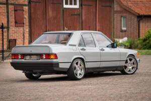 Bild 13/62 von Mercedes-Benz 190 E (1983)