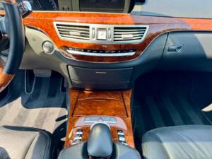 Bild 41/79 von Mercedes-Benz S 500 BlueEFFICIENCY (2011)
