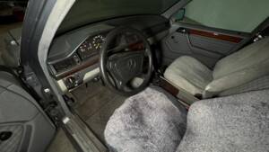 Bild 43/81 von Mercedes-Benz 250 TD (1992)