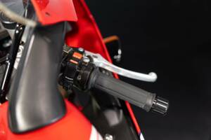 Image 31/42 de Honda RVF 750 (1994)