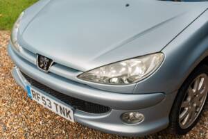 Immagine 34/40 di Peugeot 206 CC 1.6 16V (2003)