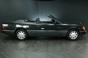 Imagen 7/30 de Mercedes-Benz 300 CE-24 (1993)