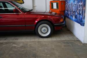 Bild 31/33 von BMW 750i (1991)