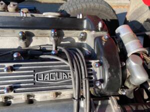 Image 50/62 of Jaguar E-Type (1969)