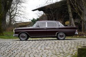 Image 3/18 of Mercedes-Benz 300 SE (1964)