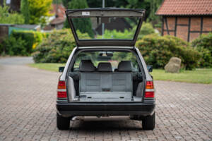 Image 17/66 of Mercedes-Benz 200 TE (1989)