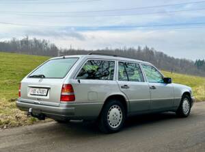 Image 5/16 of Mercedes-Benz E 300 Turbodiesel T (1996)