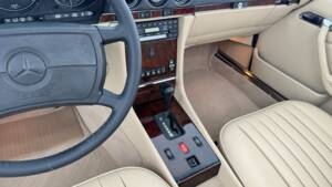 Image 28/48 de Mercedes-Benz 560 SL (1989)