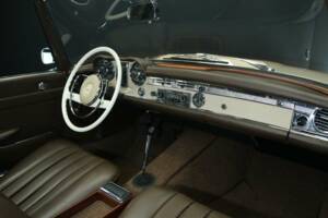 Image 28/50 of Mercedes-Benz 230 SL (1967)
