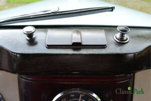 Image 33/50 of Mercedes-Benz 220 (1952)
