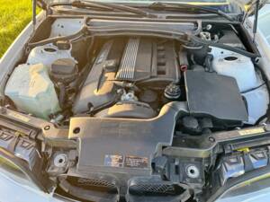 Image 15/18 of BMW 330Ci (2001)