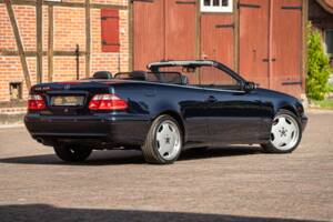 Bild 18/61 von Mercedes-Benz CLK 320 (2002)