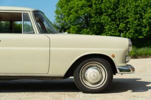 Bild 26/50 von Mercedes-Benz 200 (1966)