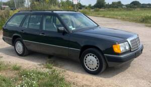 Image 2/81 de Mercedes-Benz 300 TE 4-Matic (1992)