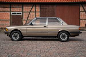 Image 11/76 of BMW 323i (1982)