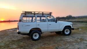 Image 3/61 of Toyota Land Cruiser FJ 62 (1989)