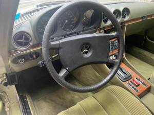 Imagen 2/5 de Mercedes-Benz 380 SLC (1982)