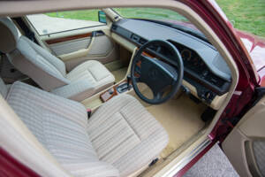 Immagine 9/23 di Mercedes-Benz 200 E-16 (1993)