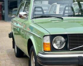 Image 3/12 de Volvo 244 DL (1975)