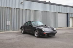 Image 8/108 de Porsche 911 Carrera 3.2 (1989)