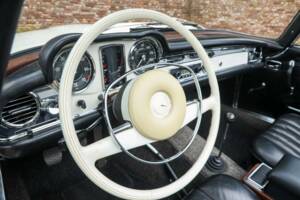 Image 37/50 de Mercedes-Benz 280 SL (1971)