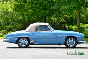 Image 21/50 of Mercedes-Benz 190 SL (1961)