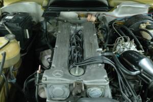 Image 40/50 de Mercedes-Benz 280 SLC (1977)