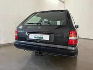 Image 29/43 of Mercedes-Benz 230 TE (1992)