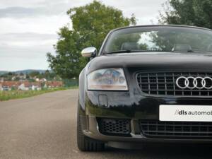 Image 17/35 of Audi TT 3.2 quattro (2004)