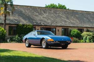 Image 2/30 of Ferrari 365 GTB&#x2F;4 Daytona (1973)