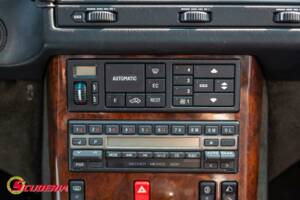 Image 18/18 of Mercedes-Benz 500 SL (1992)