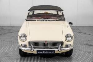 Image 47/50 of MG MGB (1964)