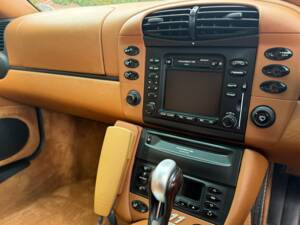 Image 18/30 of Porsche 911 Carrera 4 &quot;Millenium-Edition&quot; (2000)