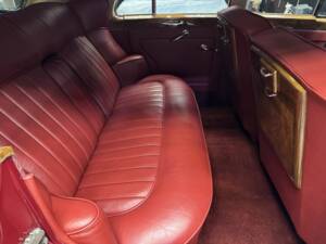 Image 30/81 of Bentley S 1 (1959)