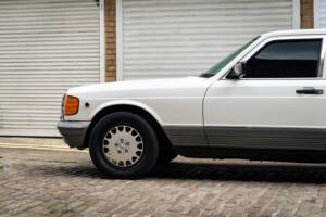 Image 14/50 of Mercedes-Benz 500 SEL (1984)