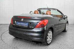 Image 26/50 de Peugeot 207 CC 1.6 VTi (2008)