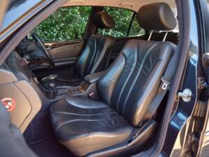Immagine 39/50 di Mercedes-Benz E 55 AMG (1999)
