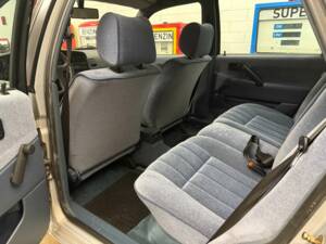 Bild 11/18 von Volkswagen Passat 1.8 (1993)