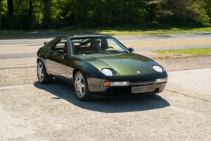 Image 9/30 of Porsche 928 GTS (1993)