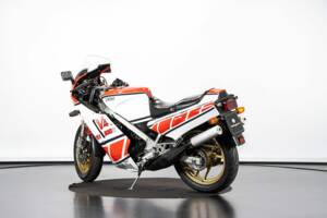 Immagine 2/50 di Yamaha RZV 500 R (1985)