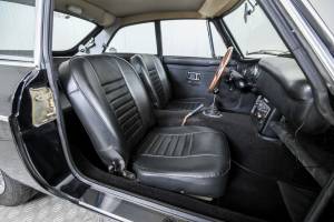 Image 12/50 of MG MGC GT (1969)