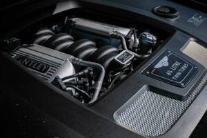 Image 19/29 de Bentley Azure T (2010)