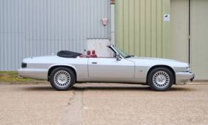 Image 2/50 of Jaguar XJS 6.0 (1993)