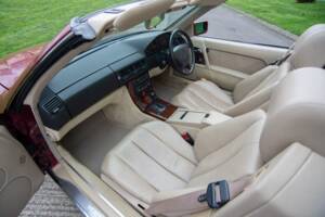 Image 14/28 of Mercedes-Benz 500 SL (1992)