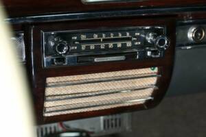 Bild 24/49 von Mercedes-Benz 220 SE (1960)