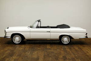 Imagen 2/25 de Mercedes-Benz 300 SE (1963)