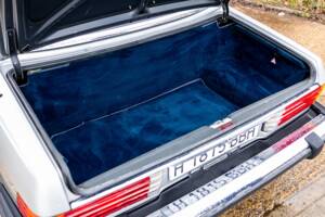 Image 30/31 of Mercedes-Benz 560 SL (1987)