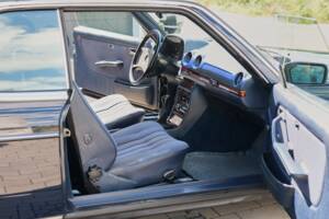 Bild 52/99 von Mercedes-Benz 230 CE (1983)