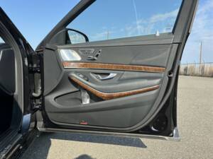 Bild 25/43 von Mercedes-Benz Maybach S 500 (2015)